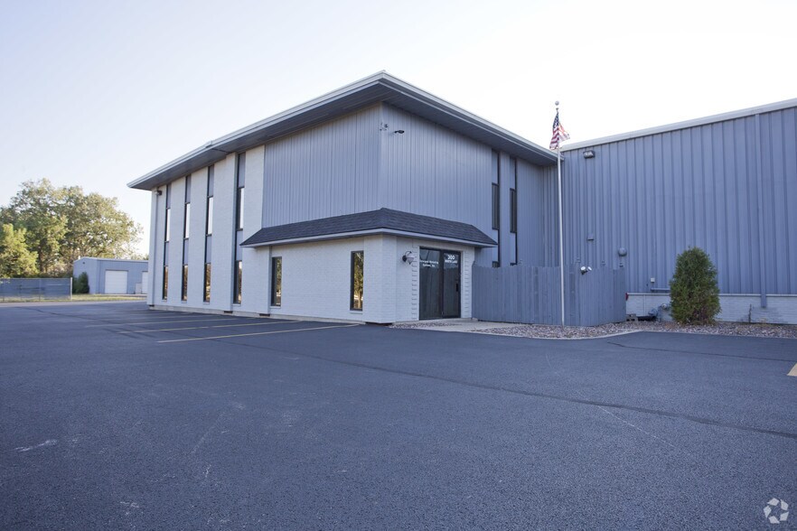 More Photos Of 300 N Lake St, Montgomery Manufacturing For Sale