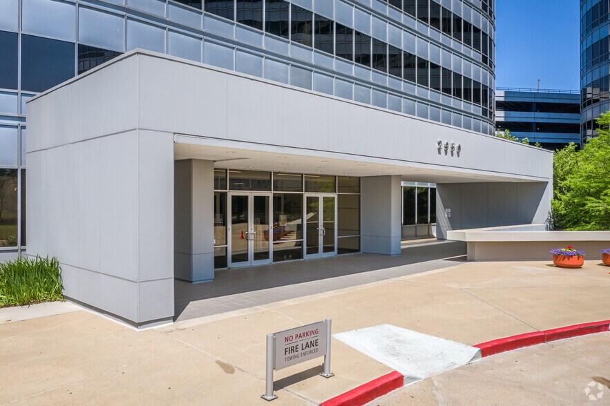 More Photos Of 2950 N Loop Fwy W, Houston Office For Lease