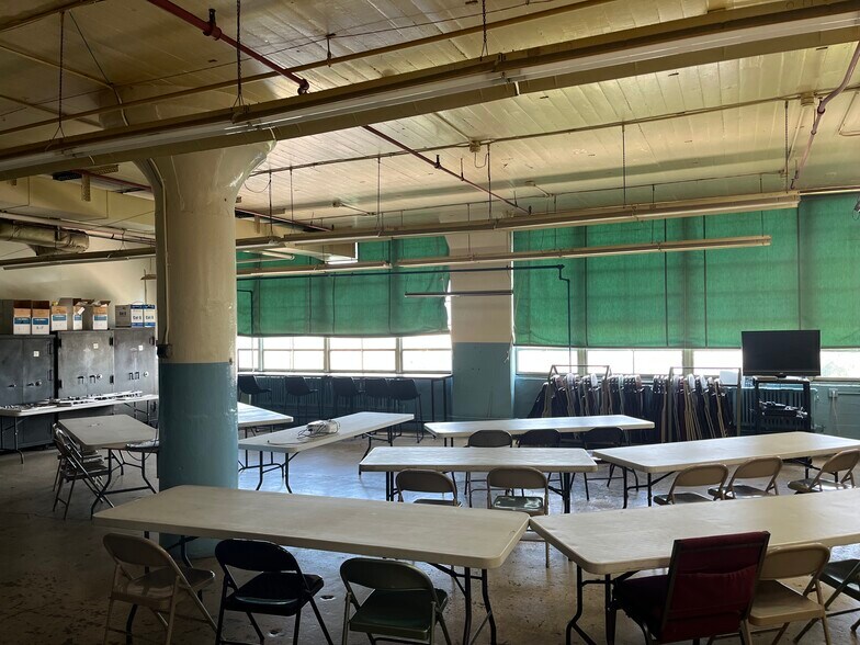 More Photos Of 300 S Center St, Springfield Manufacturing For Sale