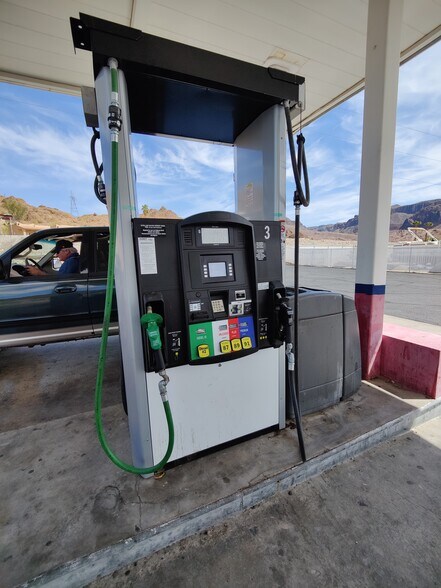 More Photos Of 3303 N Highway 95, Parker Service Station For Sale