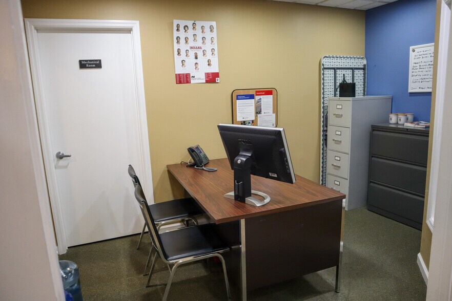 More Photos Of 10412 Allisonville Rd, Fishers Office For Sale