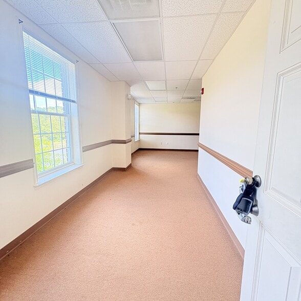 More Photos Of 601 7th St, Laurel Office For Sale