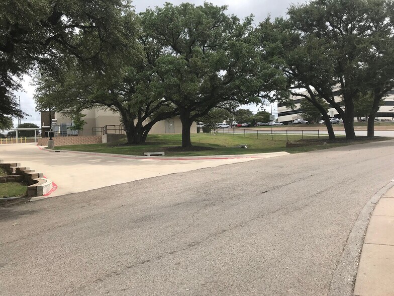 More Photos Of 7912 Cameron Rd, Austin Medical For Lease