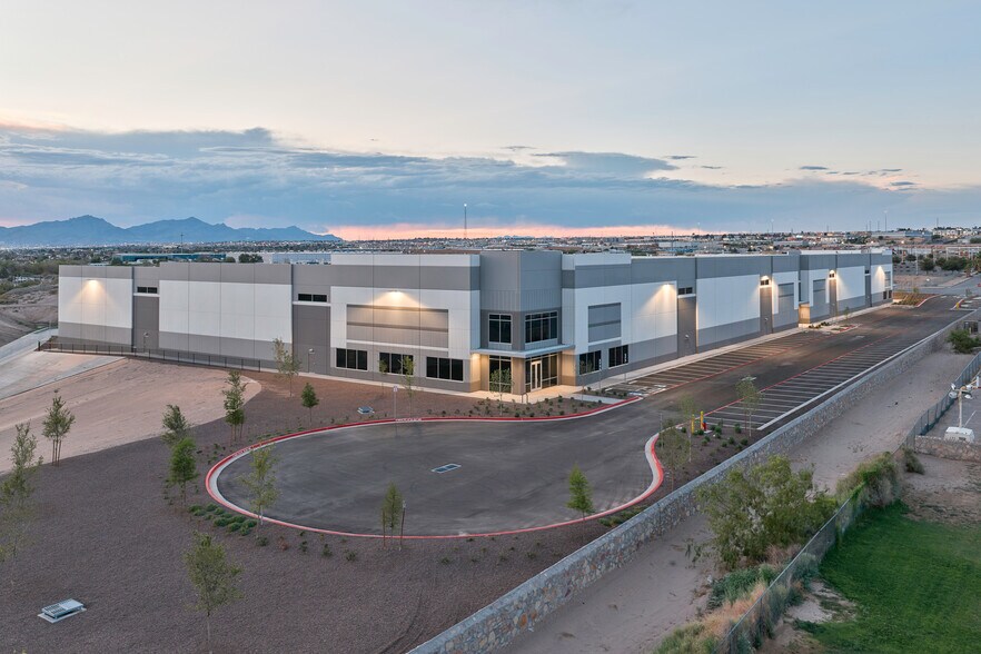 More Photos Of 8900 Escobar Dr, El Paso Distribution For Lease