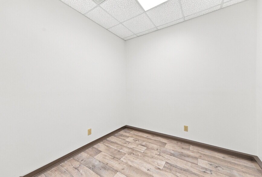 More Photos Of 615-619 Commerce Rd, Richmond Office For Lease