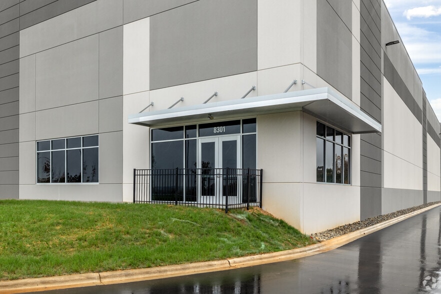 More Photos Of 8301 Old Dowd Rd, Charlotte Industrial For Lease