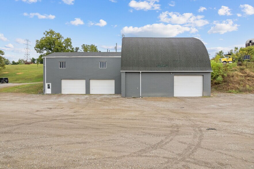 Primary Photo Of 797 Carlton Dr, Bentleyville Service For Lease