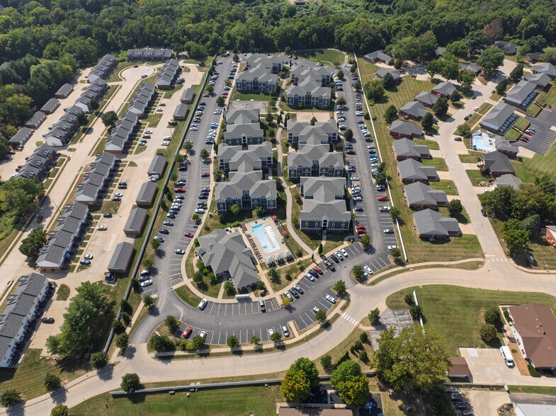 More Photos Of 1 Campus Edge Dr, Edwardsville Apartments For Sale