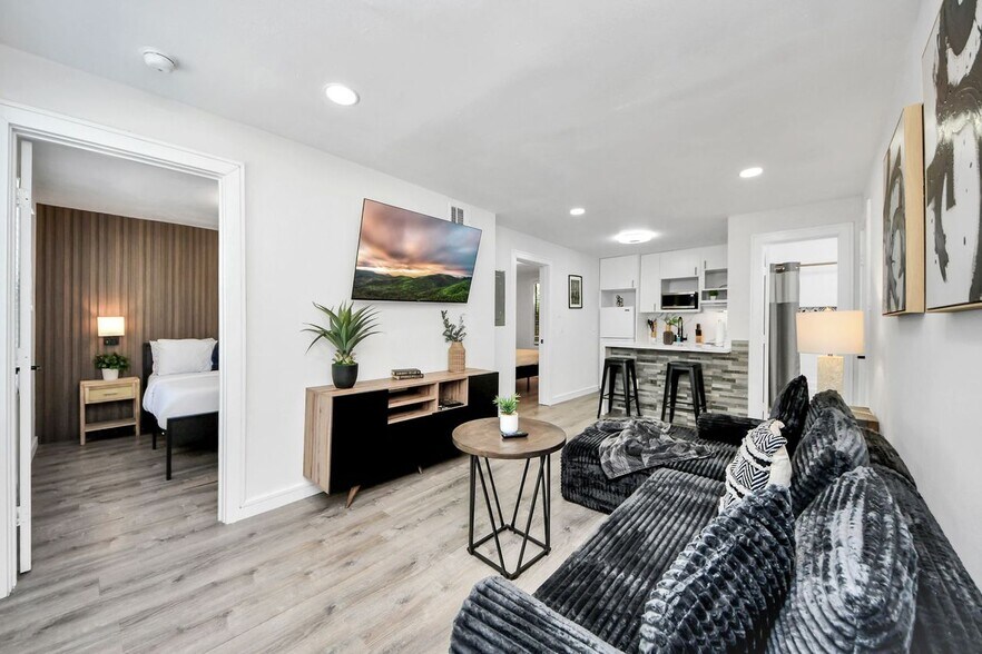 More Photos Of 2620 Arbor St, Houston Apartments For Sale