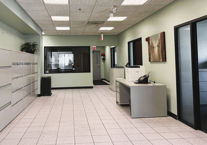 More Photos Of 16500 Vincennes Ave, South Holland Warehouse For Sale