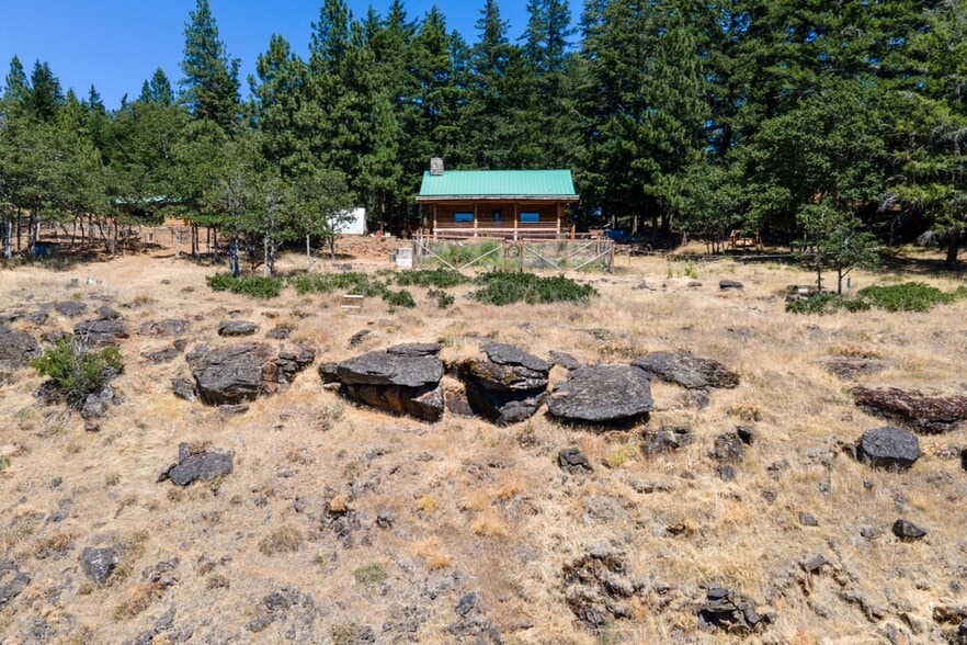 More Photos Of 82 Meadows Loop, Lyle Specialty For Sale