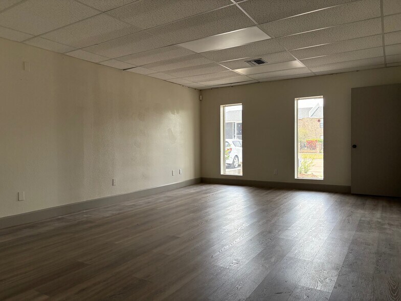 More Photos Of 5897 Memorial Hwy, Tampa Storefront Retail Office For Lease