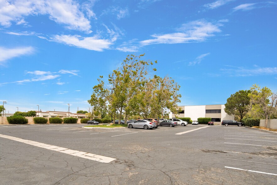 More Photos Of 1672 W Avenue J, Lancaster Medical For Lease