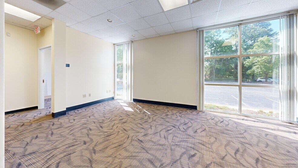 More Photos Of 3500 Gateway Centre Blvd, Morrisville Light Distribution For Lease