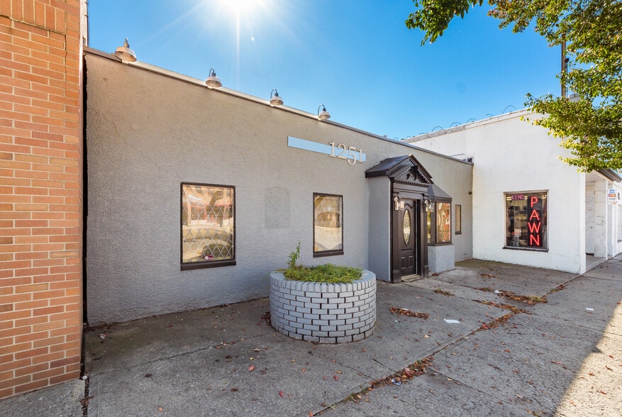 More Photos Of 1251 W Broad St, Columbus Storefront Retail Office For Sale