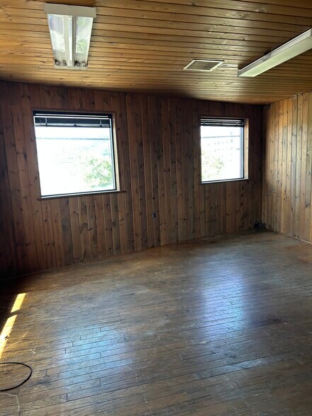 More Photos Of 2500 Spring Grove Ave, Cincinnati Warehouse For Sale