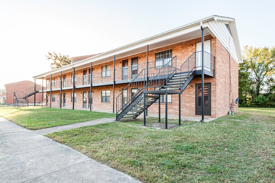 More Photos Of 2226 Merrill Dr, Forrest City Apartments For Sale