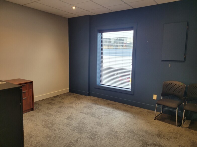 More Photos Of 1455 Ellis St, Kelowna Office Residential For Sale