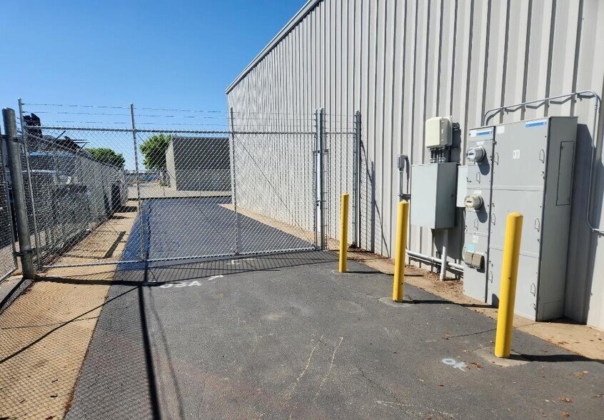 More Photos Of 4565 Skyway Dr, Olivehurst Warehouse For Lease