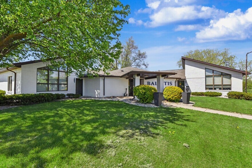 More Photos Of 1021 Proctor Dr, Elkhorn Office For Sale