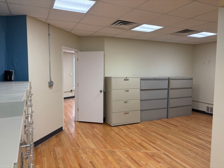 More Photos Of 4210 W Irving Park Rd, Chicago General Retail For Lease