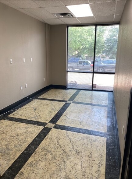 More Photos Of 7513 Benbrook Pky, Benbrook Unknown For Lease