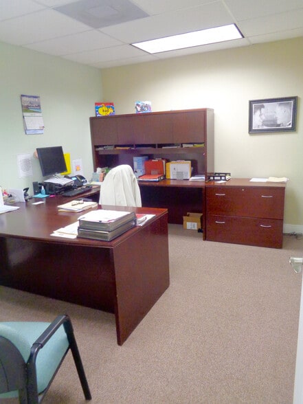 More Photos Of 3924-3960 Coral Ridge Dr, Coral Springs Showroom For Sale