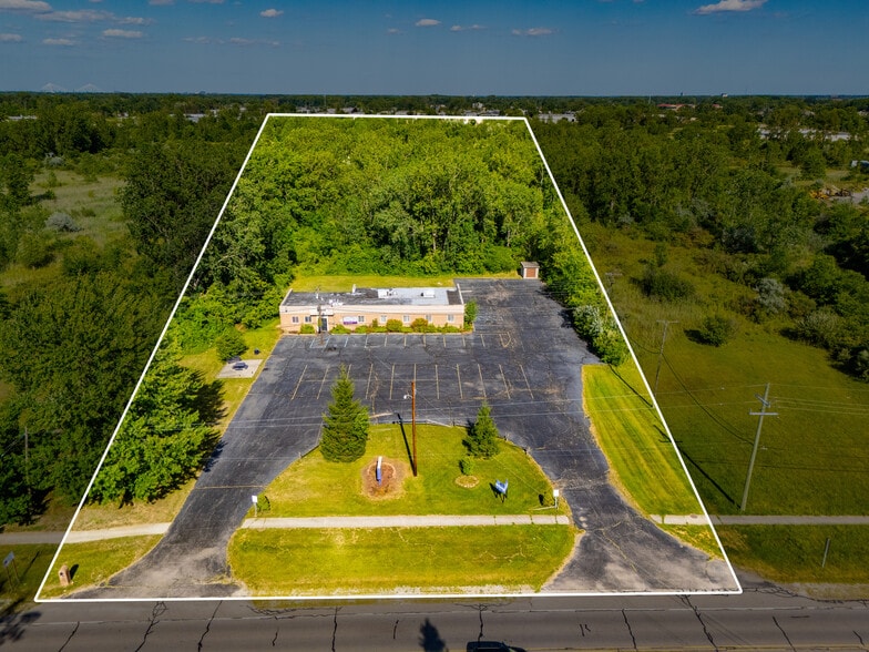 More Photos Of 12305 Beech Daly Rd, Taylor Flex For Lease