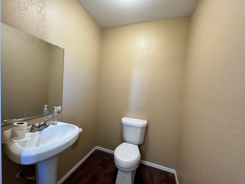 More Photos Of 5504 E County Road 128, Midland Light Manufacturing For Lease