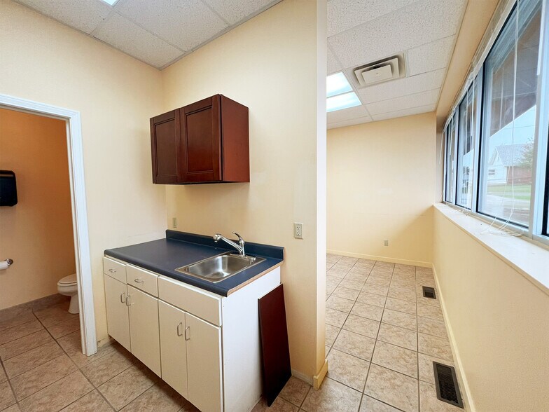 More Photos Of 2401-2437 W 26th St, Erie Unknown For Lease