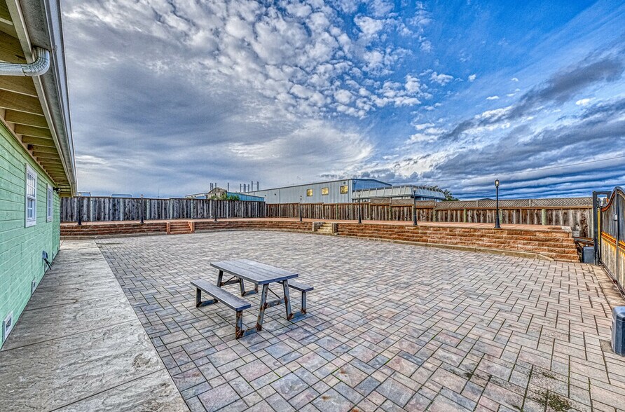 More Photos Of 7550 Sandholdt Rd, Moss Landing Warehouse For Sale