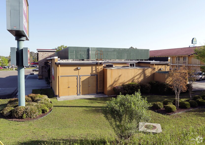 More Photos Of 7400 Northside Dr, North Charleston Restaurant For Lease