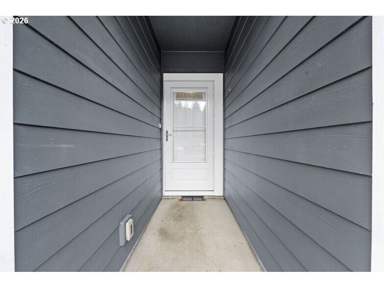 More Photos Of 1524 SE Honeysuckle Loop, Warrenton Apartments For Sale