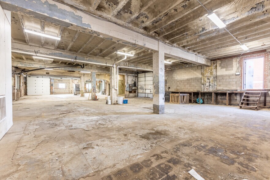 More Photos Of 401 E Warrington Ave, Pittsburgh Manufacturing For Lease