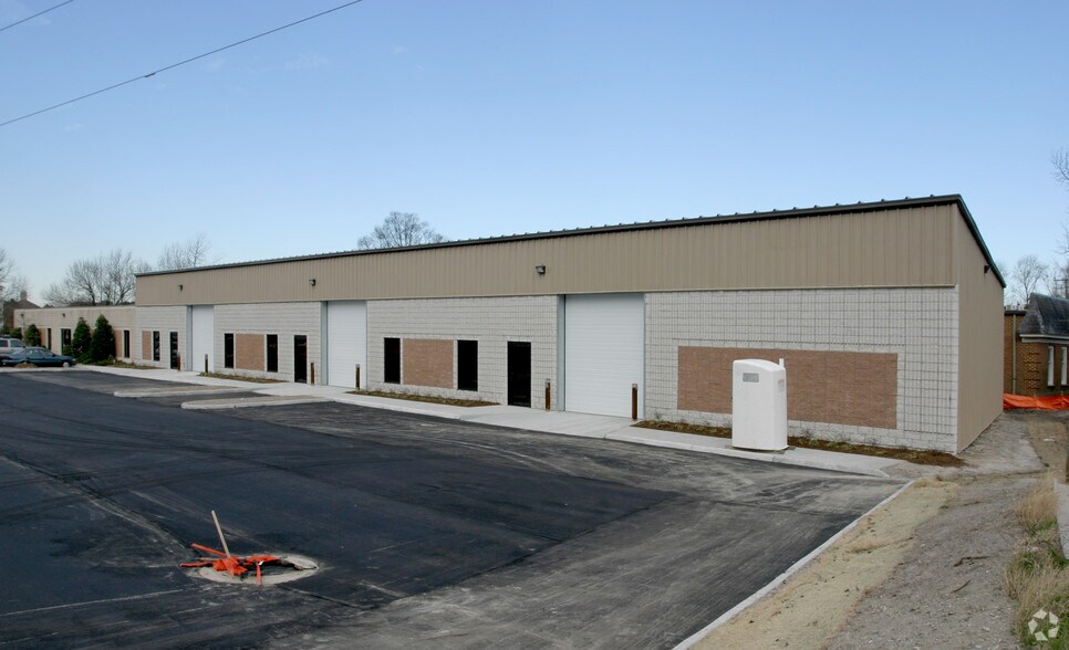 More Photos Of 2001 Old Greenbrier Rd, Chesapeake Service For Lease