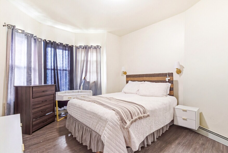 More Photos Of 237 Astor St, Newark Apartments For Sale