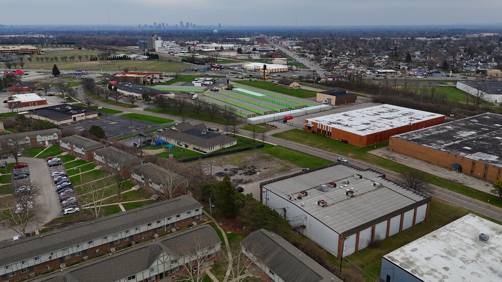 More Photos Of 511 Industrial Mile Rd, Columbus Warehouse For Sale