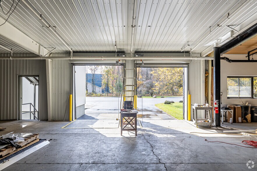 More Photos Of 10 Greenfield Rd, South Deerfield Unknown For Lease