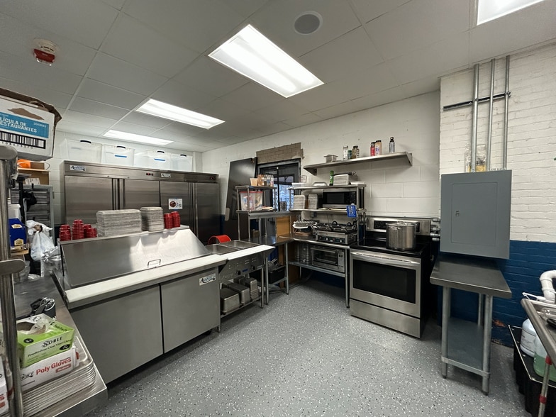 More Photos Of 309 N Main St, Auburn General Retail For Sale