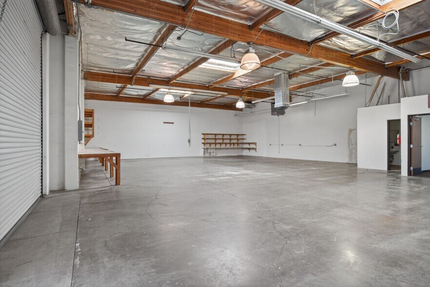 More Photos Of 6085 King Dr, Ventura Manufacturing For Sale