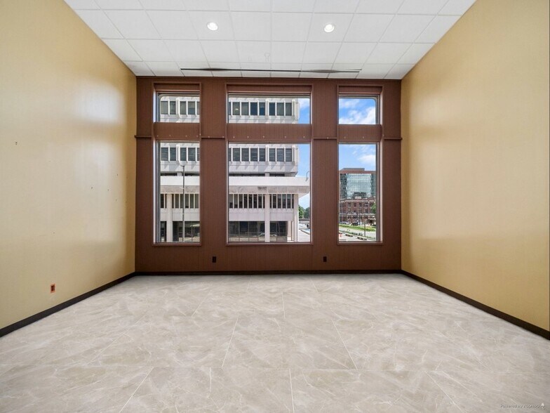 More Photos Of 622 S Calhoun St, Fort Wayne Office For Sale