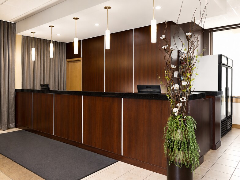 More Photos Of 18320 Stony Plain Rd, Edmonton Hotel For Sale