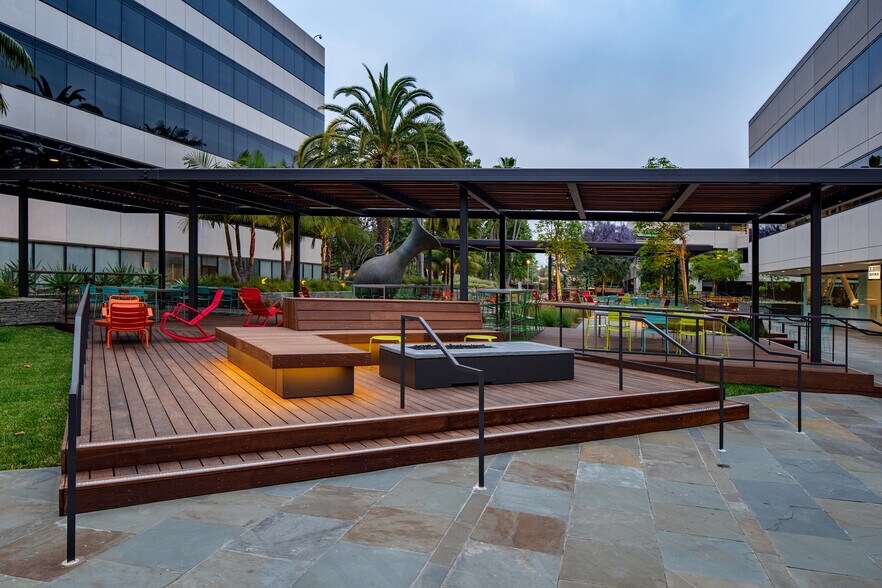 More Photos Of 2401 Colorado Ave, Santa Monica Unknown For Lease