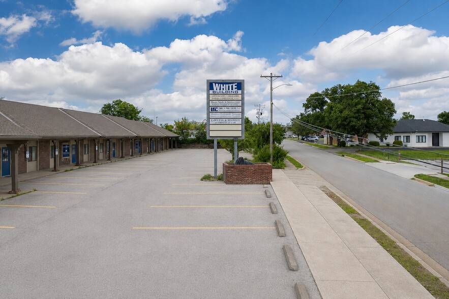 More Photos Of 13010 White Ave, Grandview Office For Lease
