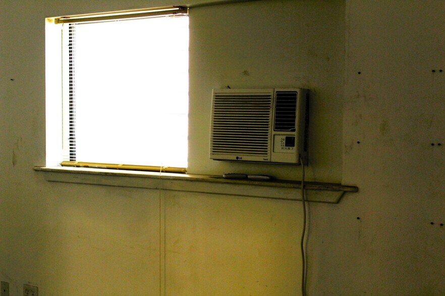 More Photos Of 1808 Barnett Dr, Weatherford Warehouse For Lease