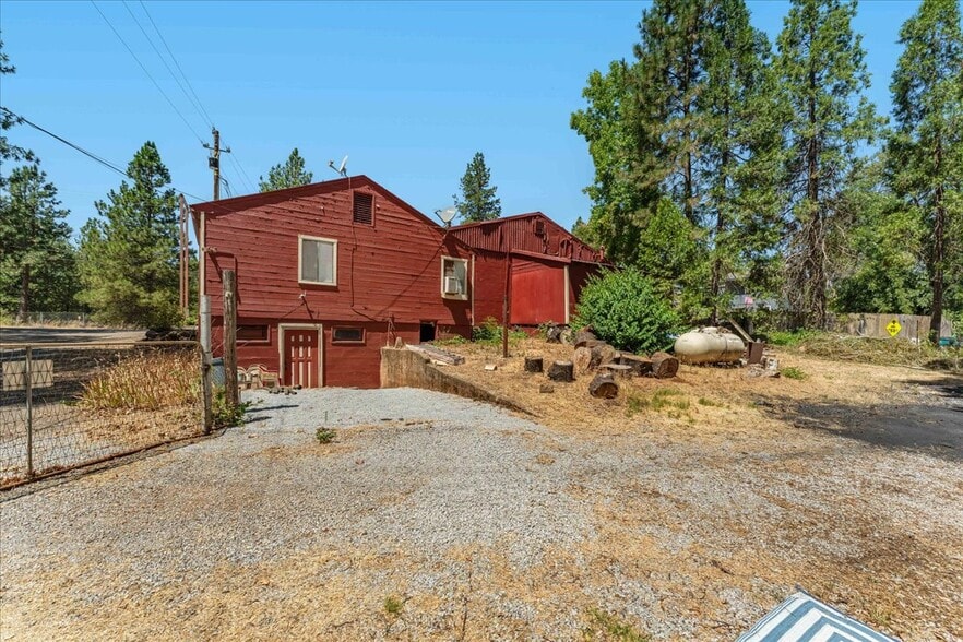 More Photos Of 21375 Main St, Lakehead Restaurant For Sale