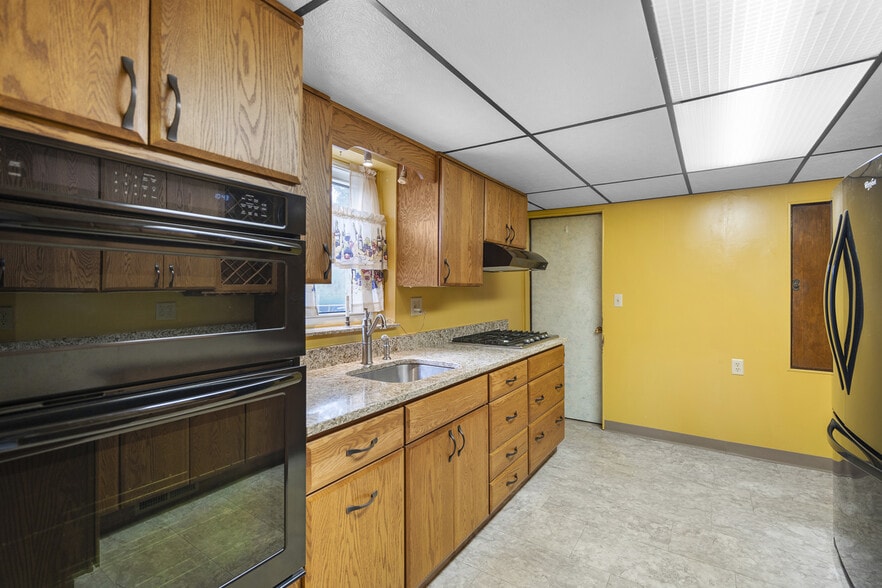 More Photos Of 1201 Oakridge Rd, Mc Donald Industrial For Sale