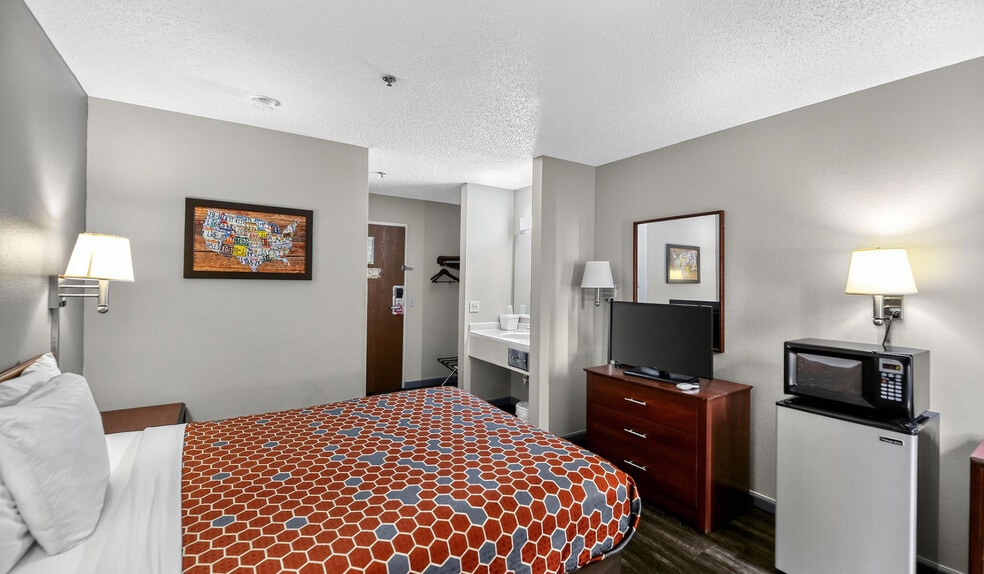 More Photos Of 2200 N Main St, Princeton Hotel For Sale