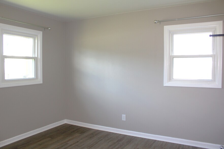 More Photos Of 1402 Rucker Blvd, Enterprise Office For Sale