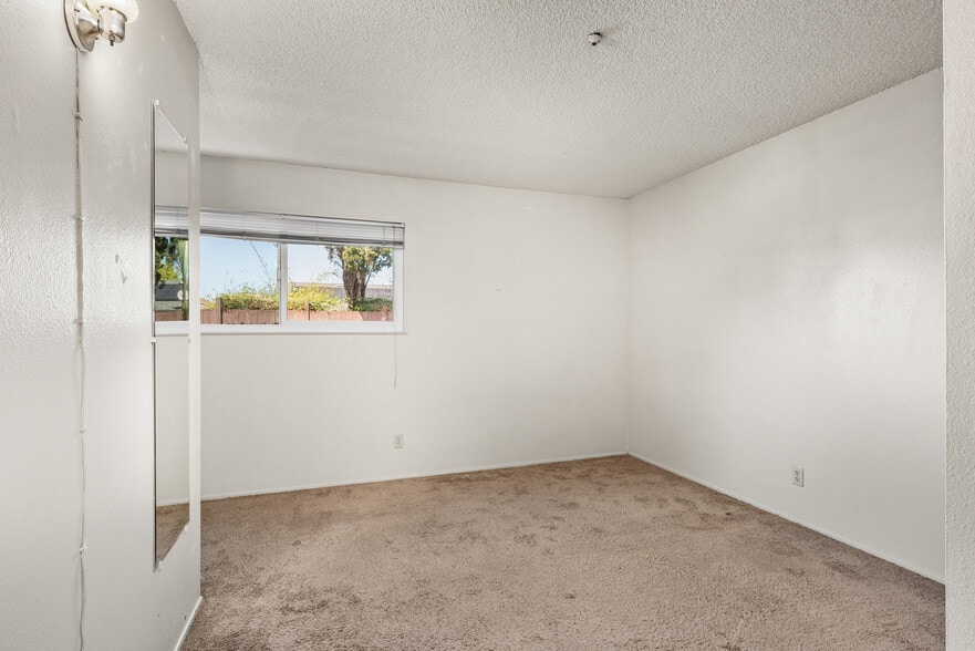More Photos Of 8025 Beverly Dr, Rohnert Park Apartments For Sale